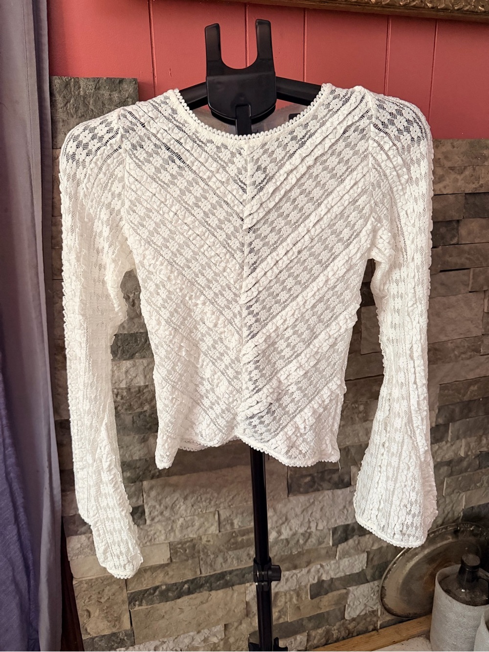 Willow + Root Women's White Textured Lace Chevron Long Sleeve Crop Top